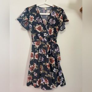 Francesca’s Alya Wrap Floral Dress, Size Small